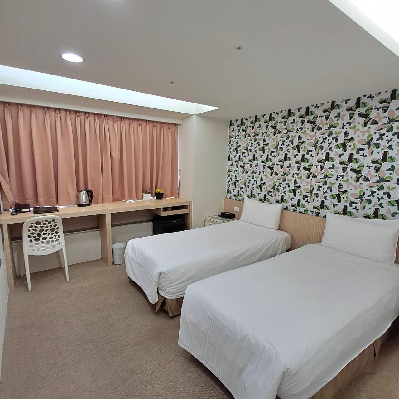 Morwing Hotel Fuzhong Тайбэй Экстерьер фото