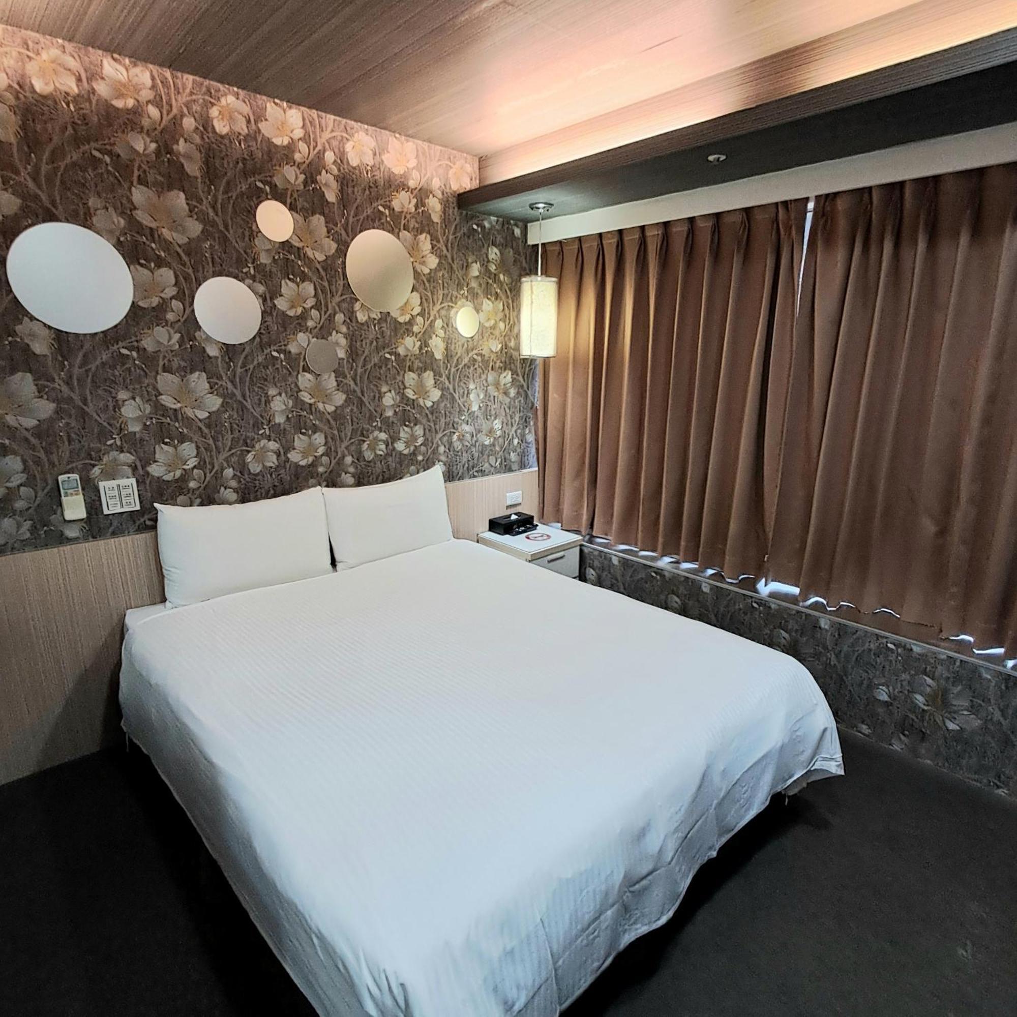 Morwing Hotel Fuzhong Тайбэй Экстерьер фото